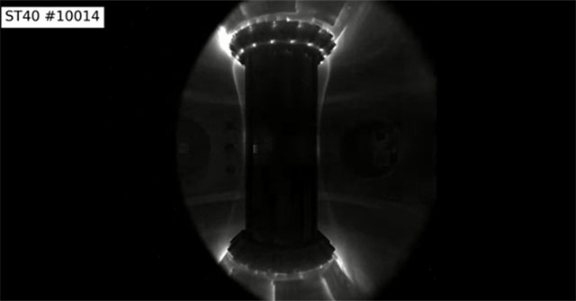 Năng lượng nhiệt hạch: bên trong tokamak khi plasma chạm 100 triệu độ C