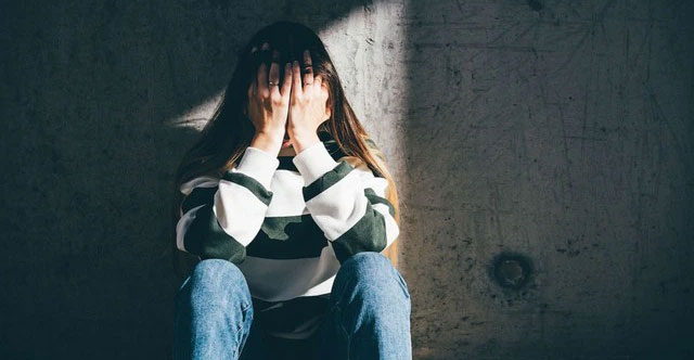 Cảm xúc tiêu cực gây lão hóa nhanh hơn hút thuốc: bằng chứng và cách khống chế