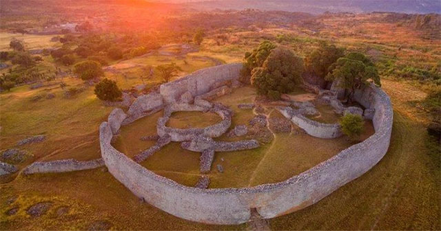 Khám Phá Di Sản Văn Minh Cổ Đại Tại Vương Quốc Đá Đại Zimbabwe