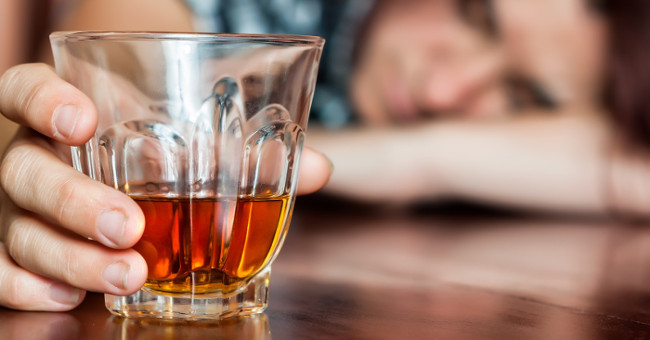 Sơ cứu ngộ độc rượu: quy trình cứu trợ ban đầu và dấu hiệu cảnh báo