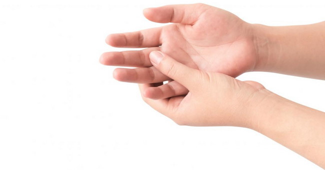Ngón tay bị ‘kẹt’ (gãy bút chì): cách nhận biết, xử trí và phục hồi