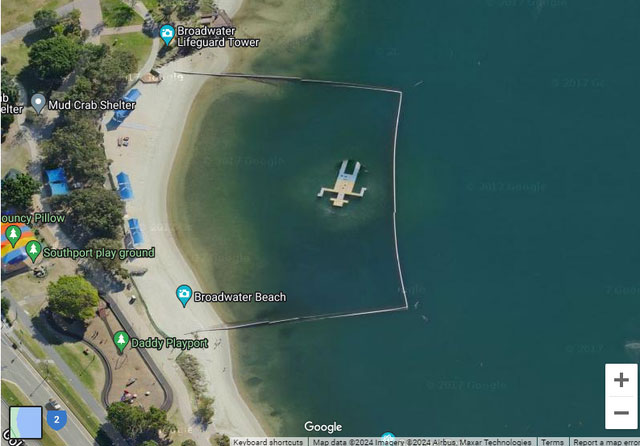 Bức hình về 'người đàn ông' nằm giữa biển ở Australia.