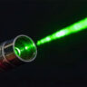 Khi ánh sáng tự sinh bóng: thí nghiệm tia laser tạo đường tối trong vật liệu trong suốt