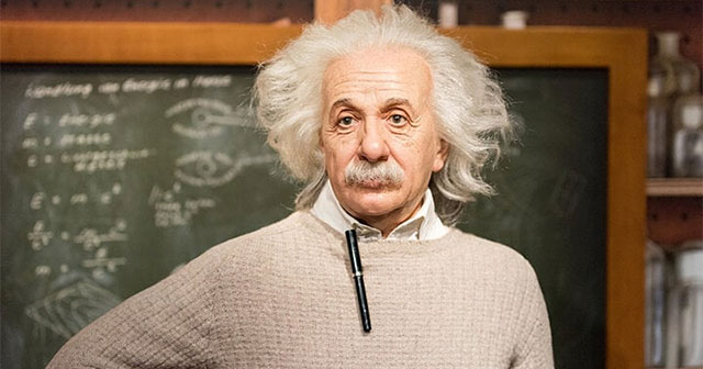 Bài toán logic của Einstein: Ai nuôi cá trong dãy năm nhà?